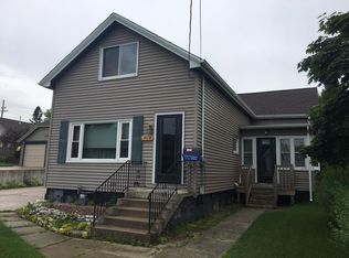 1414 S 11th St, Manitowoc, WI 54220