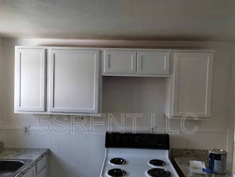 2 bed, 1.0 bath, 705 sqft, $1,090 — Photo 2