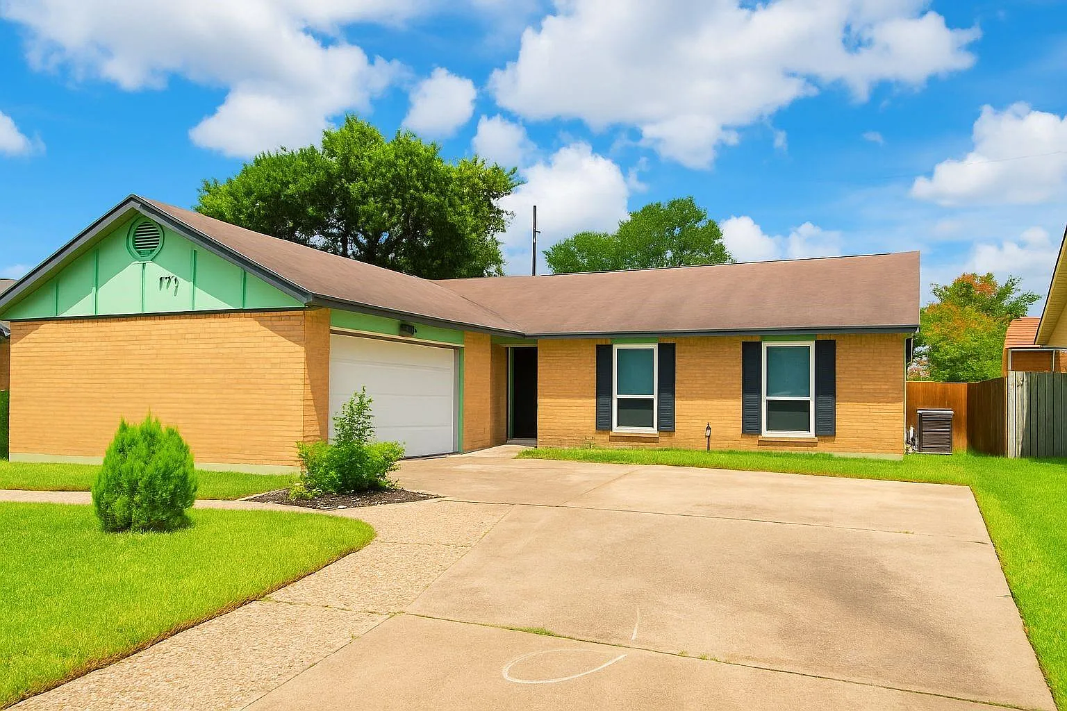 3 bed, 2.0 bath, 1726 sqft, $2,550 — Photo 1