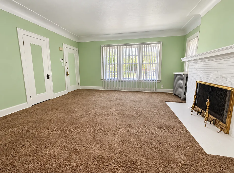 3 bed, 2700 sqft, $1,100 — Photo 2