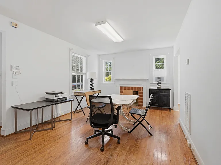 2603 W Carver St — Photo 21