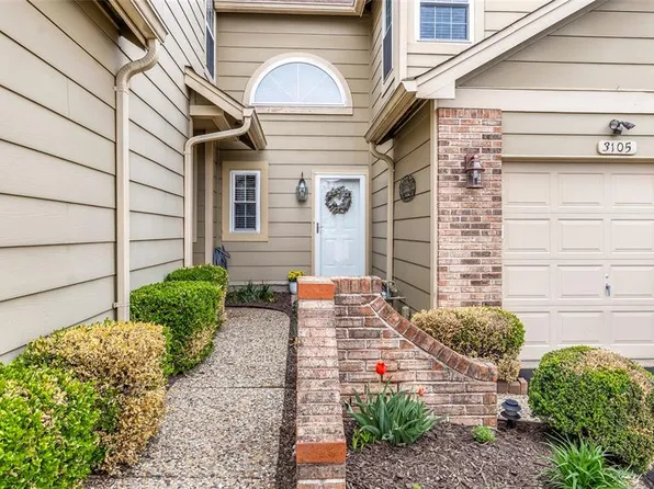 3105 Autumn Shores Dr, Maryland Heights, MO 63043