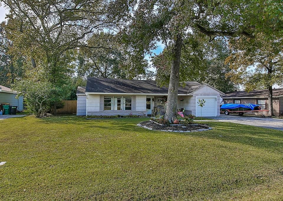 1st image of 114 N Holly Dr