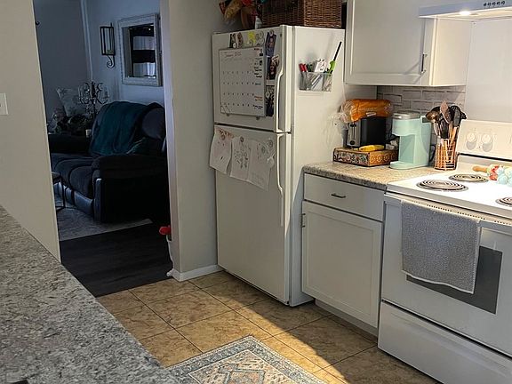 3rd image of 1604-1606 Glenrose Ct