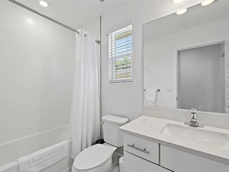2587 Temple St — Photo 18