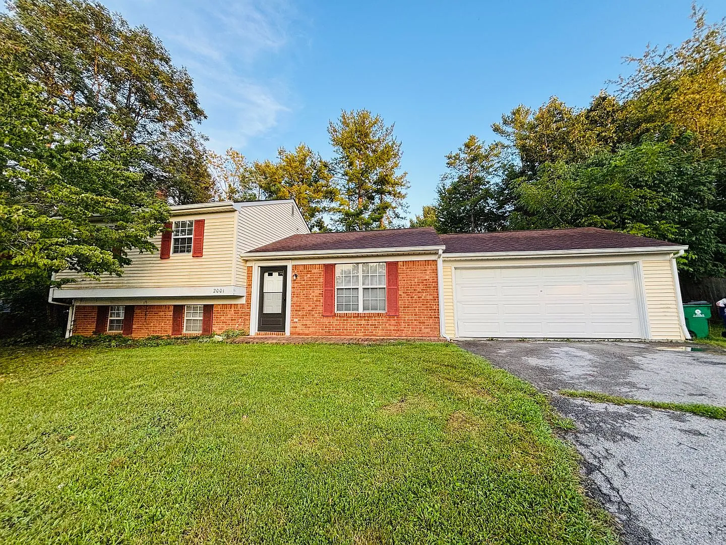 4 Bedroom 2 Bath House 1 Car Garage — Photo 1
