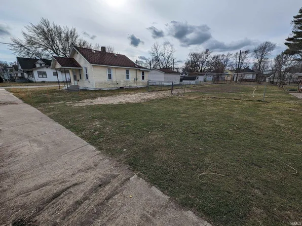 2221 Lane Ave, Elkhart, IN 46517