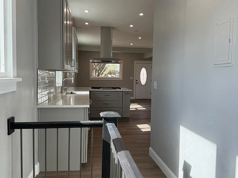 641 W 3rd Ave — Photo 8