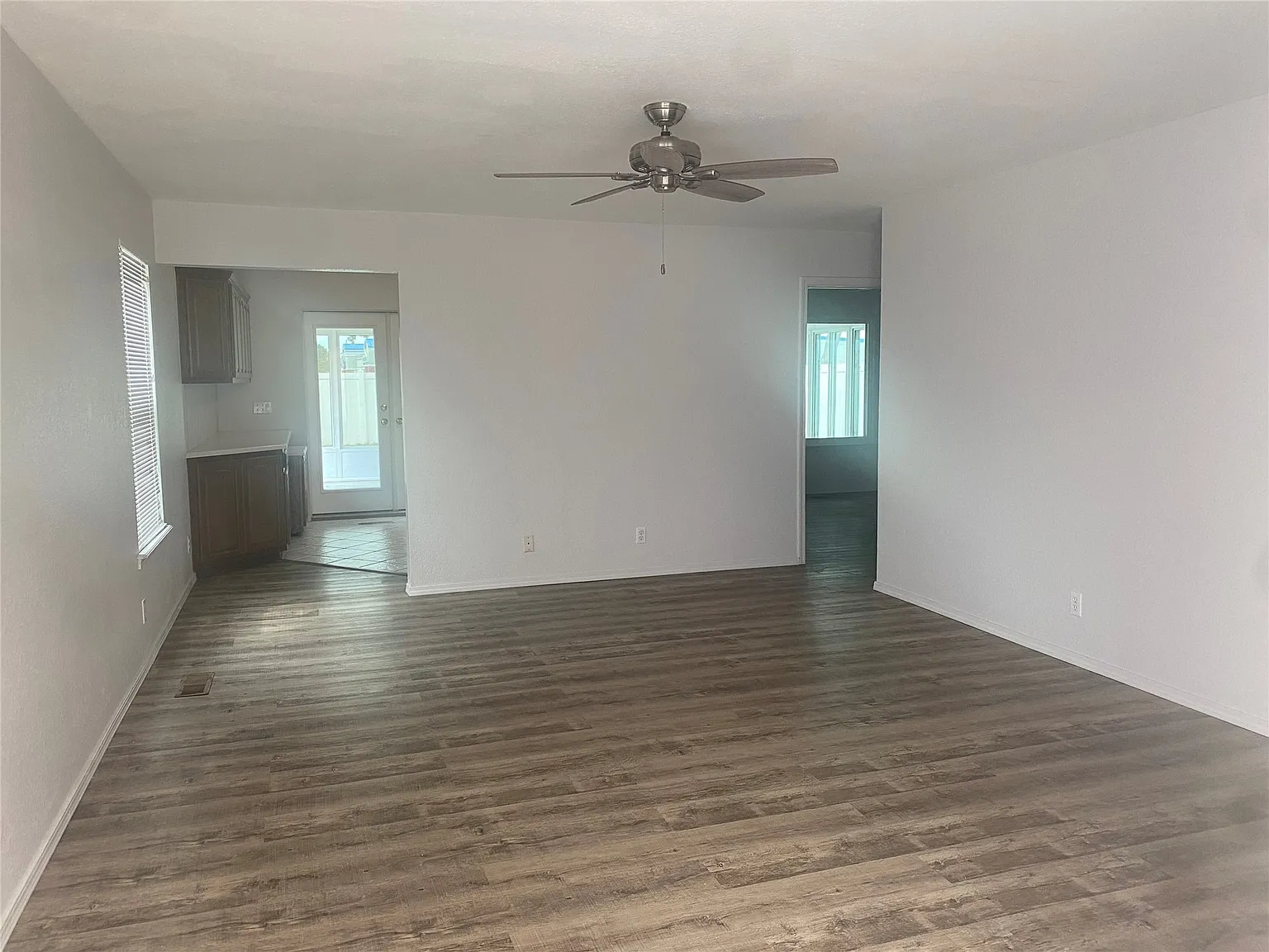 3 bed, 2.0 bath, 1900 sqft, $1,695 — Photo 3