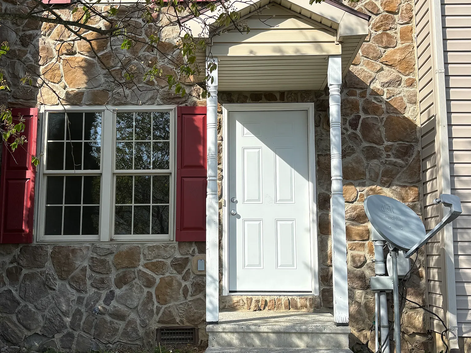2 bed, 1.5 bath, 1056 sqft, $1,450 — Photo 2