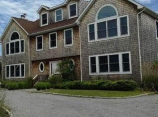 4 Powers Dr, Southampton, NY 11968