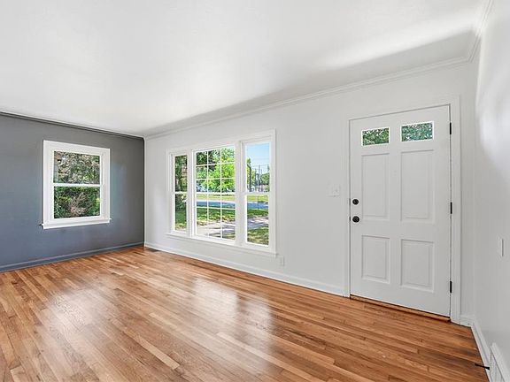5th image of 711 W 84th St