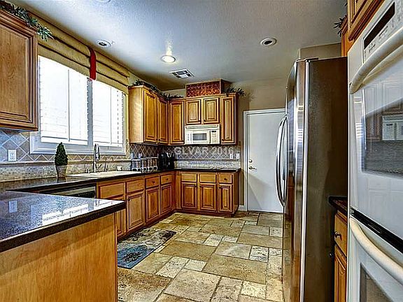 5th image of 633 Apricot Rose Pl