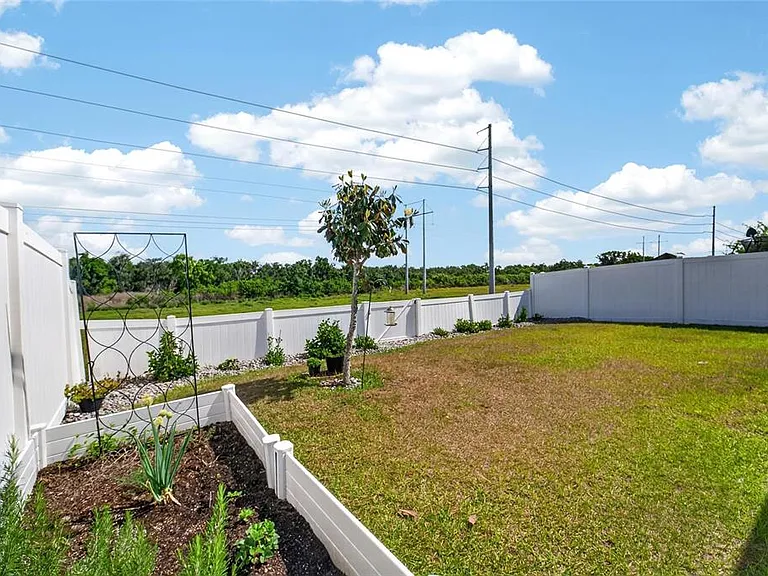 11176 Leland Groves Dr — Photo 52