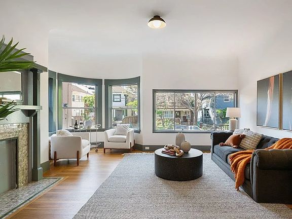 3rd image of 550 37th St #550