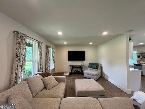 4th image of 517 E Boyd Rd