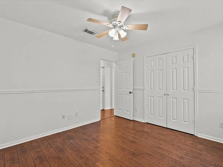 202 Pebble Walk Ln — Photo 17