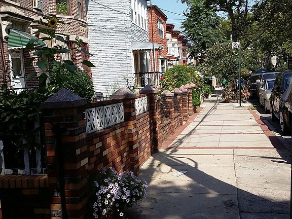 3rd image of 138 E 32nd St
