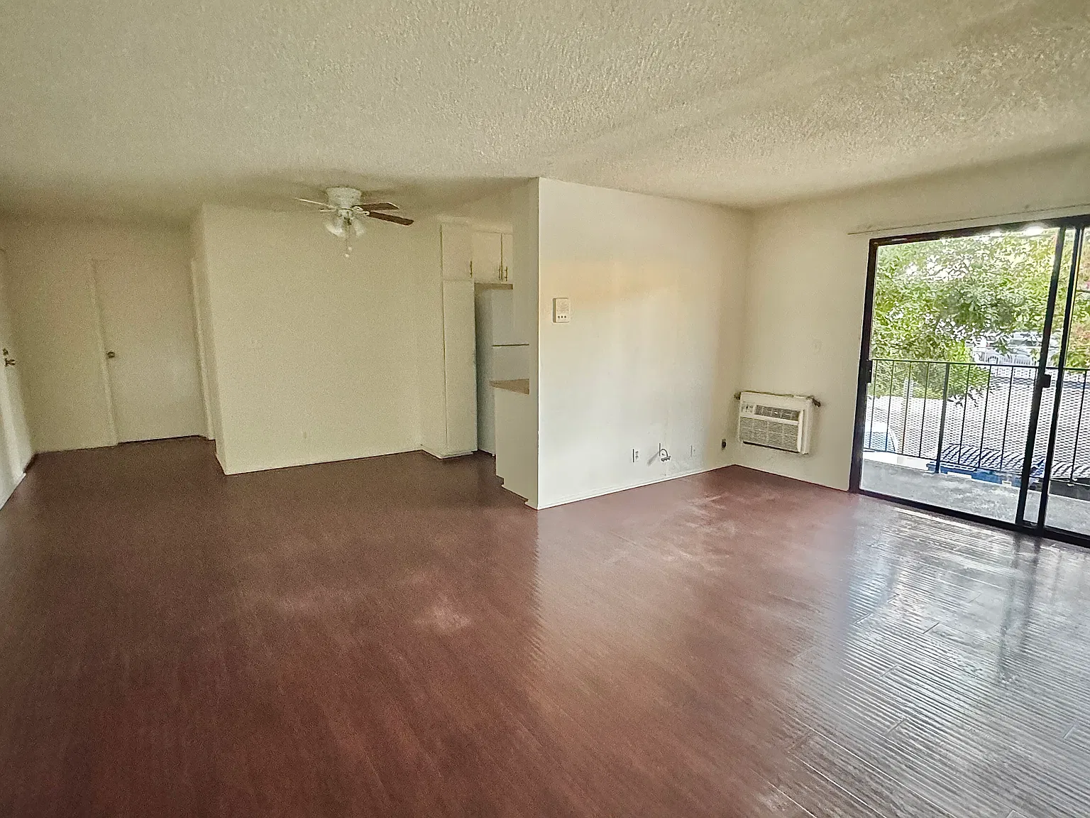 2 bed, 975 sqft, $2,395 — Photo 3