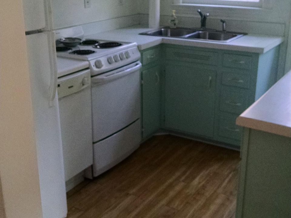 2nd image of 2223 Beech St #A