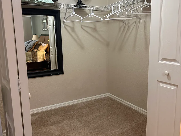 869 Assembly Ct — Photo 23