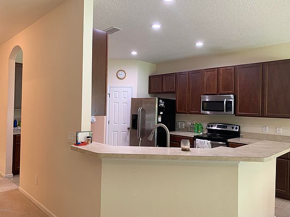 3rd image of 209 Los Caminos St