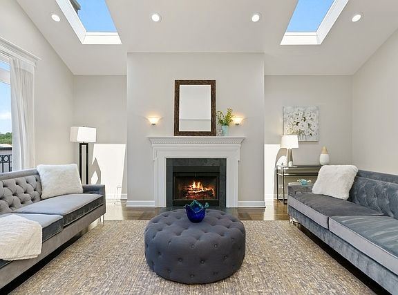 4th image of 2457 N Halsted St #4N