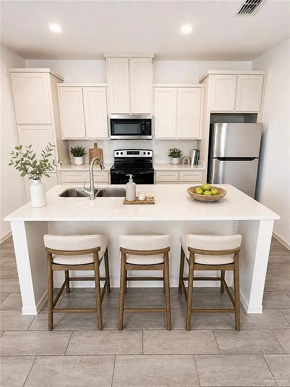 3 bed, 2.0 bath, $1,300 — Photo 4
