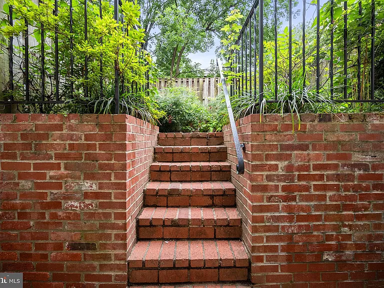 1530 34th St NW — Photo 12