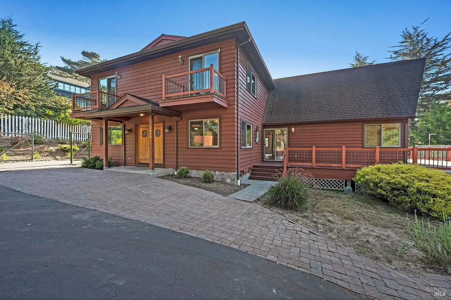 3925 Bay Hill Road photo 1