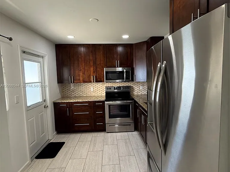 609 NE 14th Ave #108 — Photo 10
