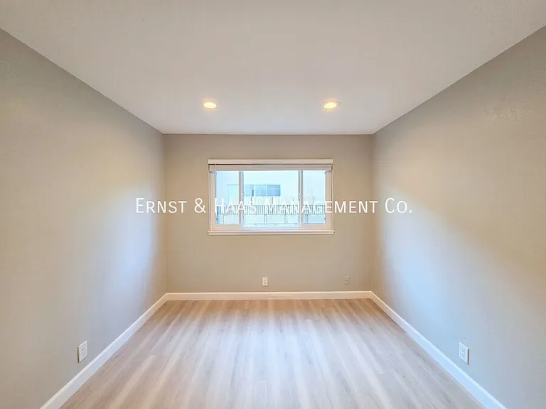 13118 Carolyn St — Photo 19