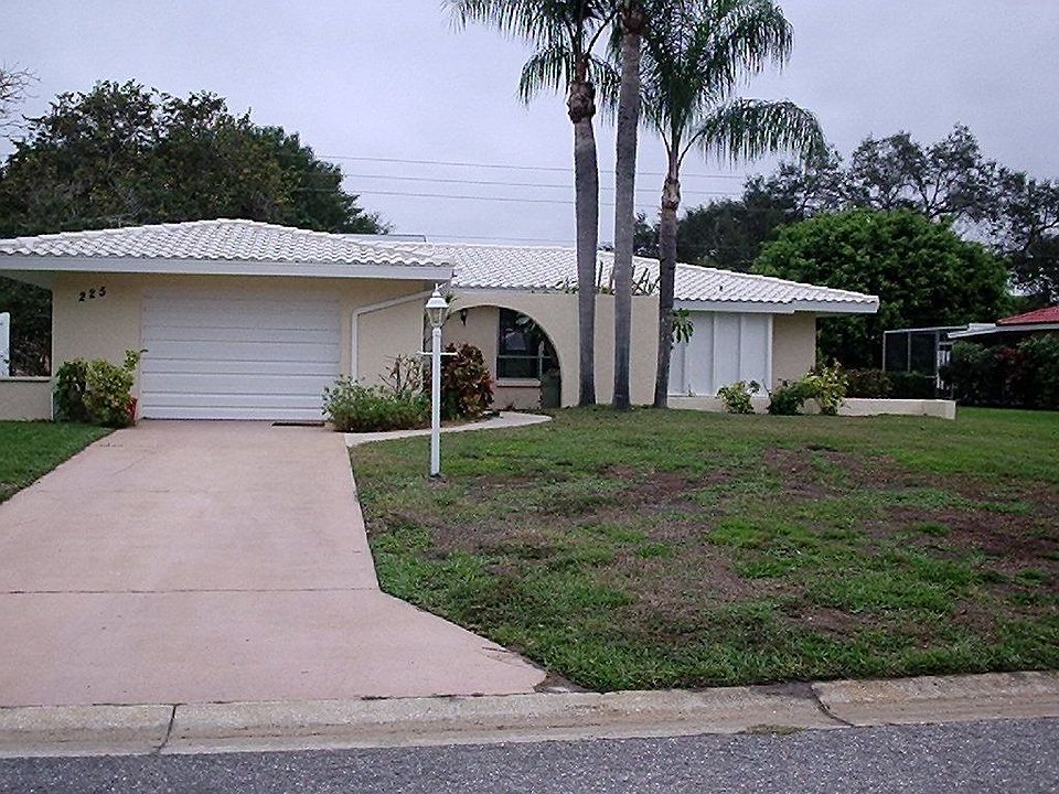 1st image of 225 Matisse Cir N