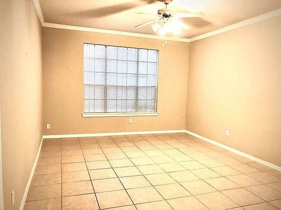 3rd image of 2255 Braeswood Park Dr APT 323