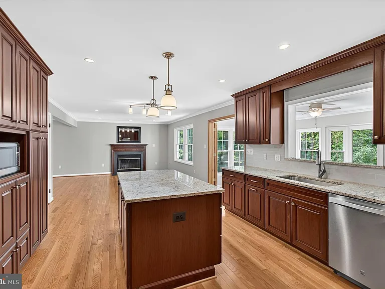 8405 Overlook St — Photo 13