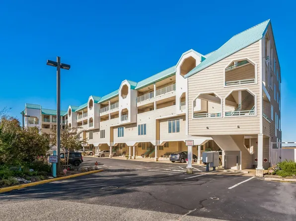 9400 Roberts Ave APT 402, Sea Isle City, NJ 08243