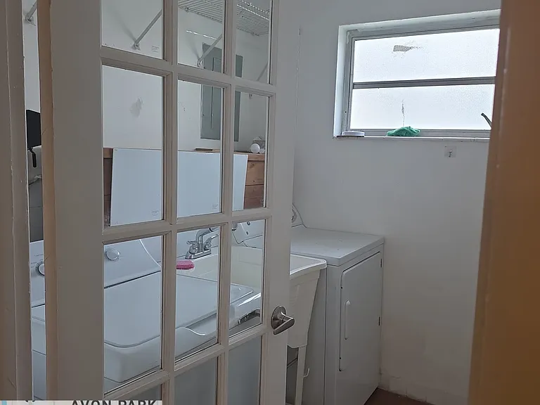 4901 SW 28th Ter — Photo 12