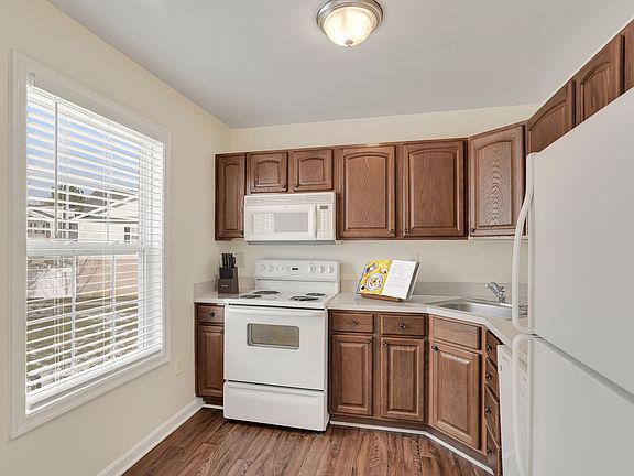 Model Townhome - Kitchen