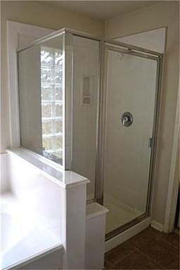 5th image of 6906 Grants Hollow Ln