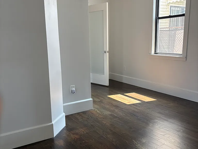 65 Thorne St — Photo 13