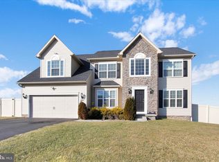 1085 Pearl Dr, Hanover, PA 17331