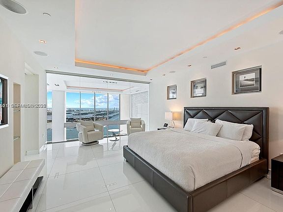 5th image of 1040 Biscayne Blvd #Penthouse 4403