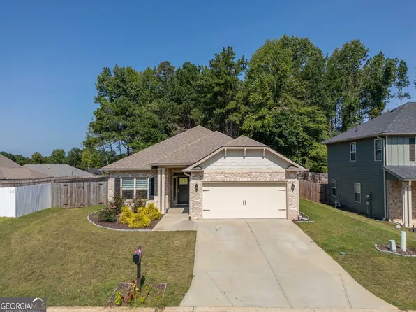 241 Magnolia Villas Dr, Cornelia, GA 30531