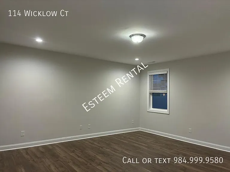 114 Wicklow Ct — Photo 8