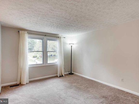 3rd image of 331 Royal Oak Dr