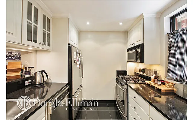 Sold by Douglas Elliman | media 26