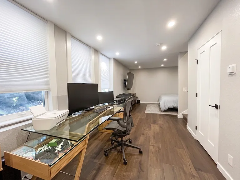218 N French St — Photo 12