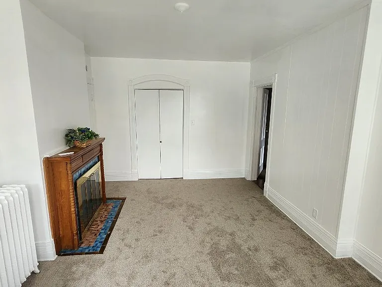 251 E Racine St — Photo 13