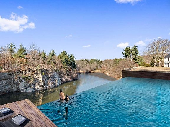 40-infinity-pool - edited.jpg