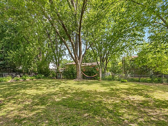 4th image of 543 Westfield Ln